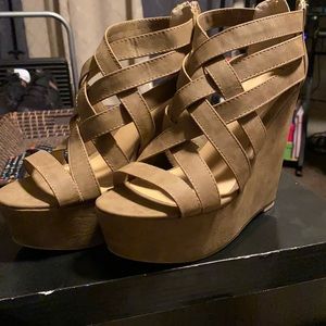 Like new soda wedges size 7